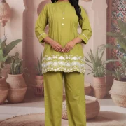 Floral Embroidered Scallop-Hem Pintuck Kurta Pant Co-ord Set